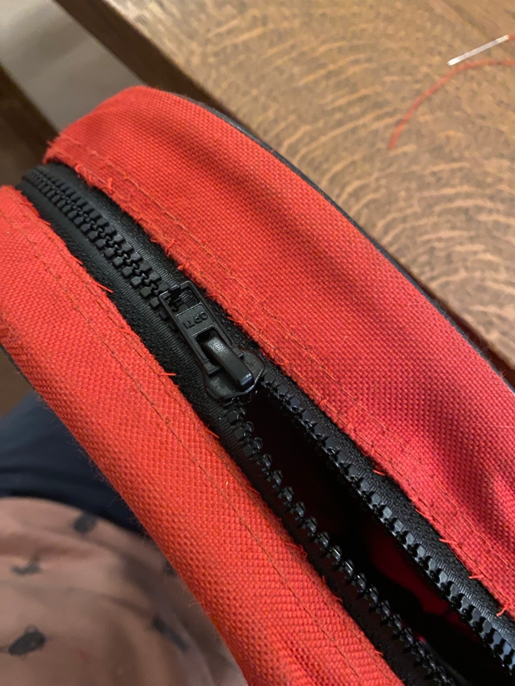 Pieni korjaus, iso vaikutus: näitä sinäkin osaat korjata ilman&nbsp;ompelukonetta!